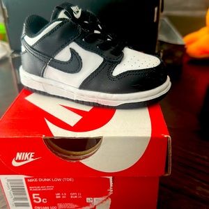 Panda dunks